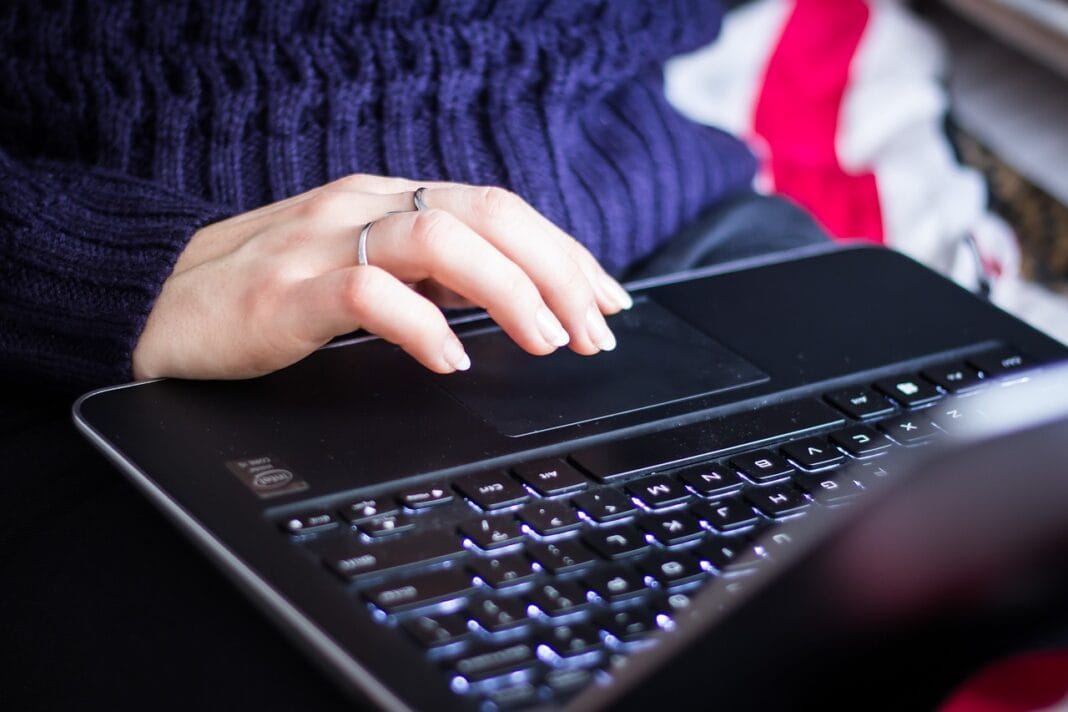 laptop-2618183_1280