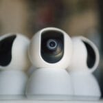 Monitoring w domu z kamer IP jak podnieść poziom bezpieczeństwa nagrań Nowoczesne kamery IP wewnątrz domu do monitoringu i ochrony nagrań