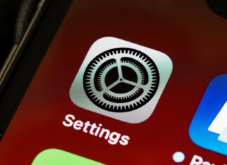 Pi-hole czy AdGuard Home? Porównanie serwerów DNS blokujących reklamy i telemetrię w sieci domowej Ekran iPhone